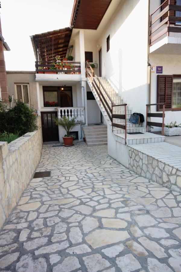 Apartment Vrbnik 5301b Bagian luar foto