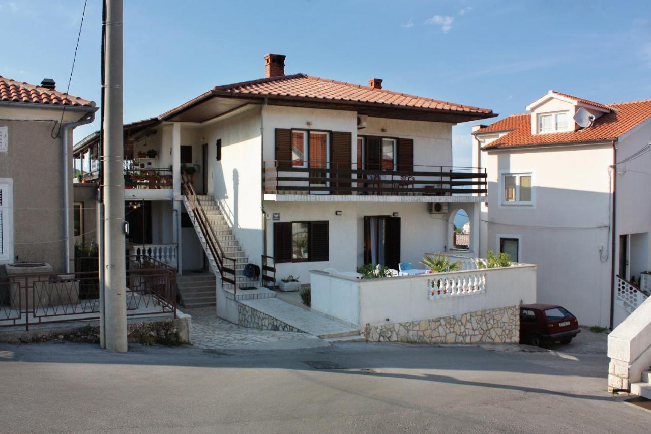 Apartment Vrbnik 5301b Bagian luar foto